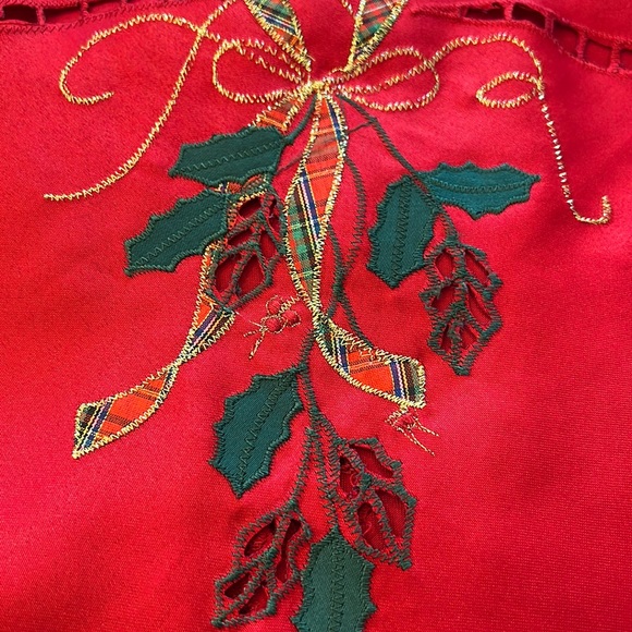 Lenox Christmas tablecloth 70” round - Picture 3 of 5